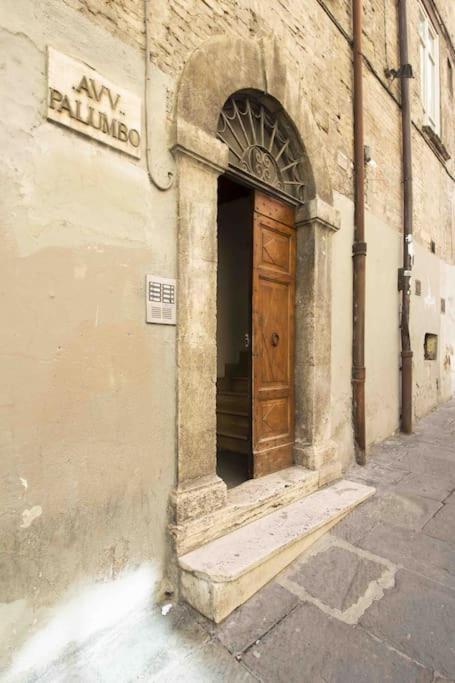 Elegant Flat In The City Centre With Two Suite Perúgia Exterior foto
